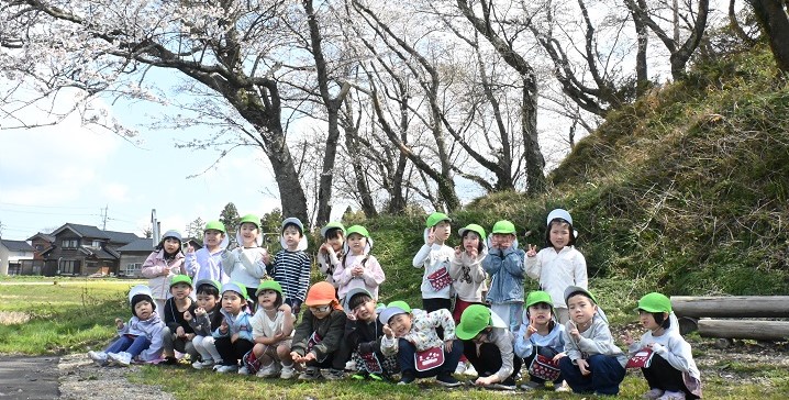 つくし保育園 お花見の様子（4月10日）