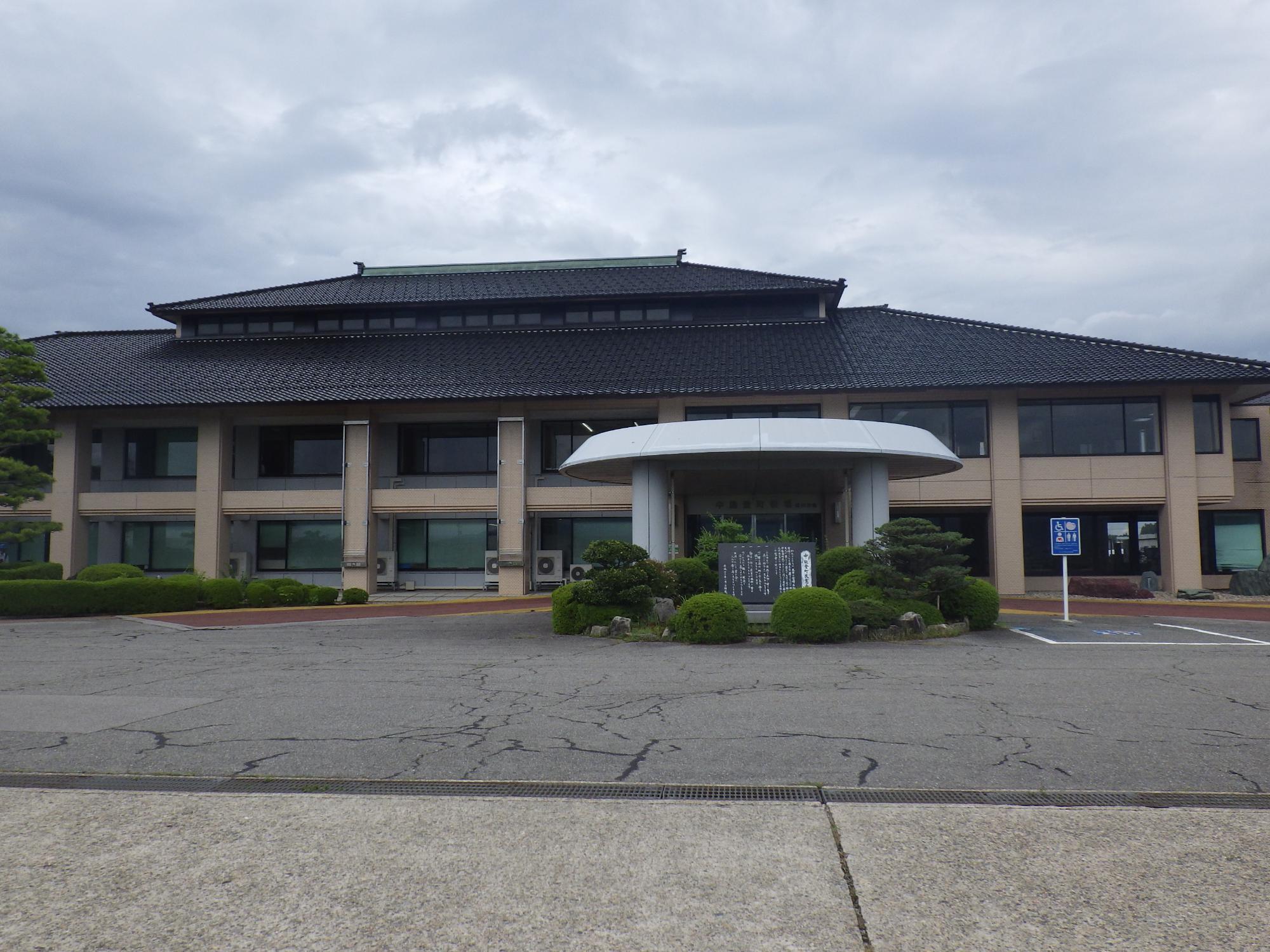 中能登町役場総務庁舎外観写真