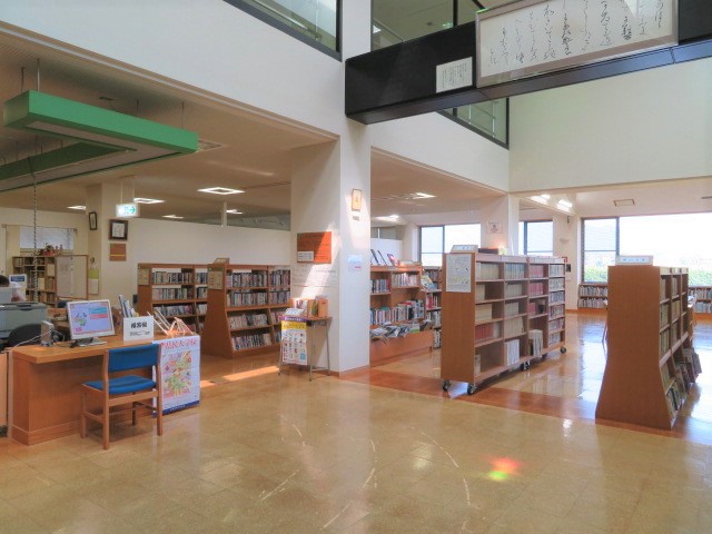 ふるさと創修館図書室内