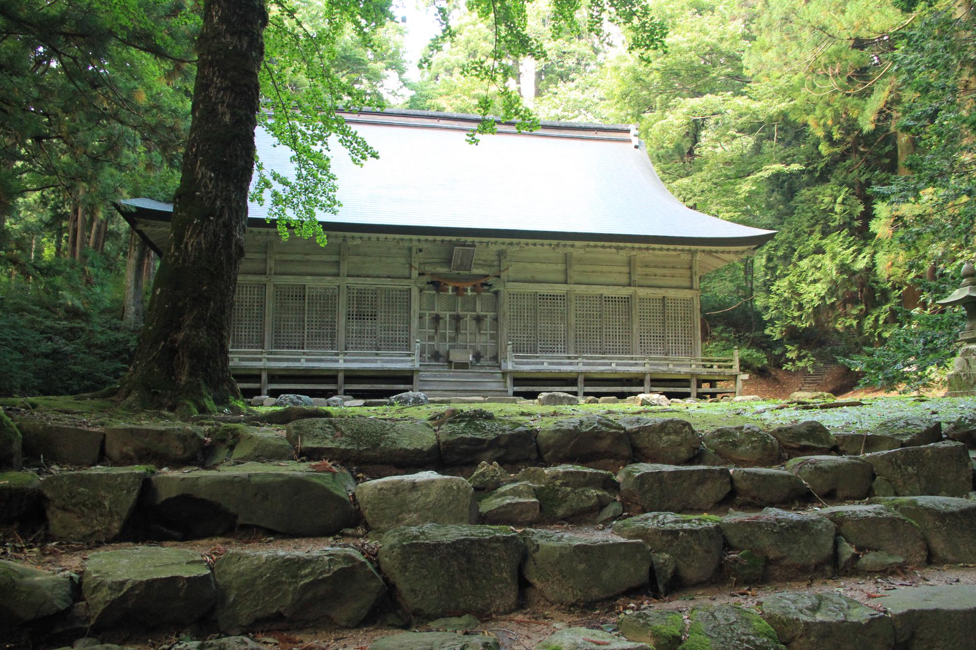 石動山拝殿